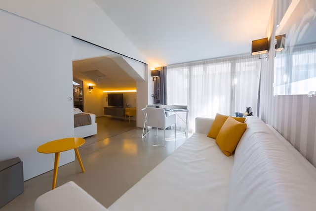 Deluxe Suite, Partial Sea View
