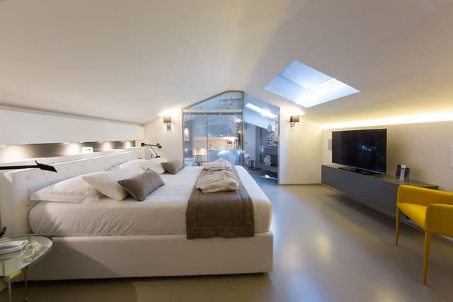 Deluxe Suite, Partial Sea View
