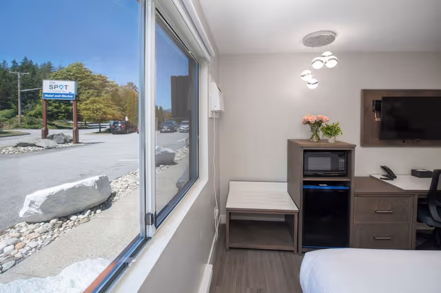 Deluxe Room, 1 King Bed, Kitchenette
