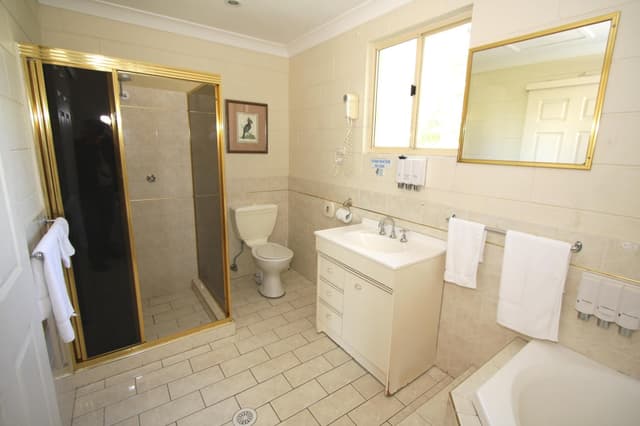 Queen Room with Spa Bath