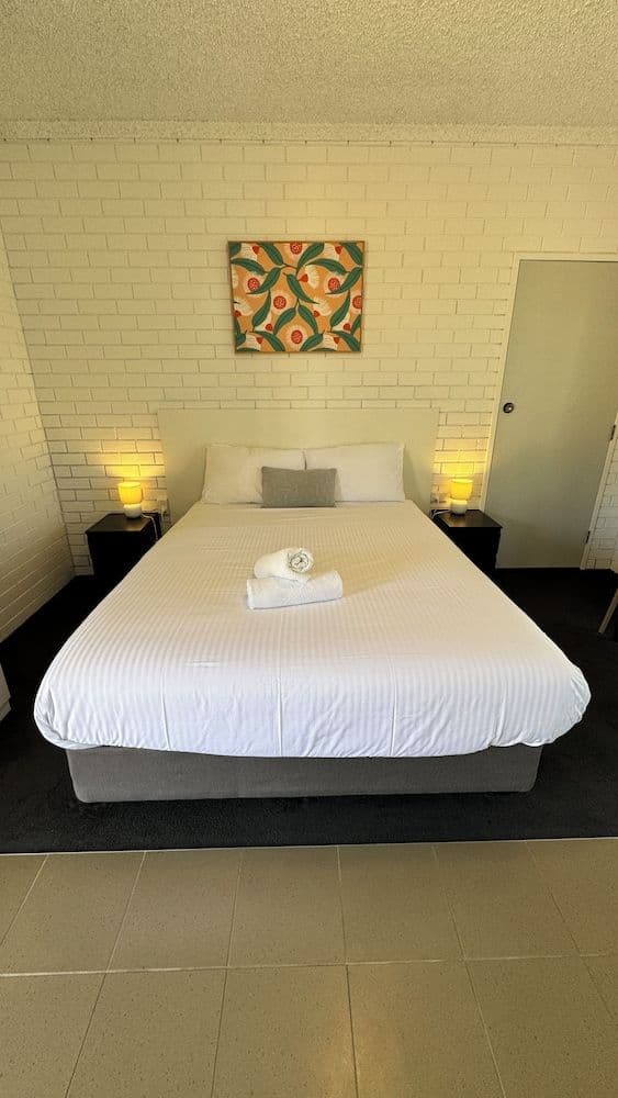 Comfort Room, 1 Queen Bed, Private Bathroom