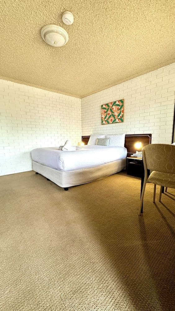 Comfort Room, 1 Queen Bed, Private Bathroom