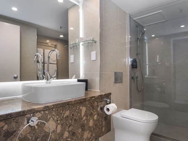 Club Room, 1 King Bed, Club Lounge Access, Lake View