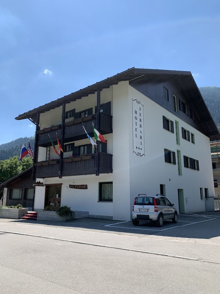 Hotel Ferrari2