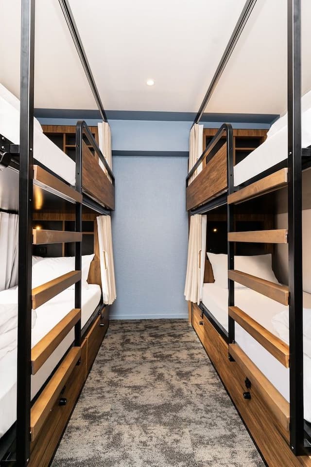 Bed in 6 bed dorm - Ensuite - Female