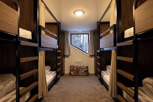 Bed in 8 Bed Dorm - Lake View