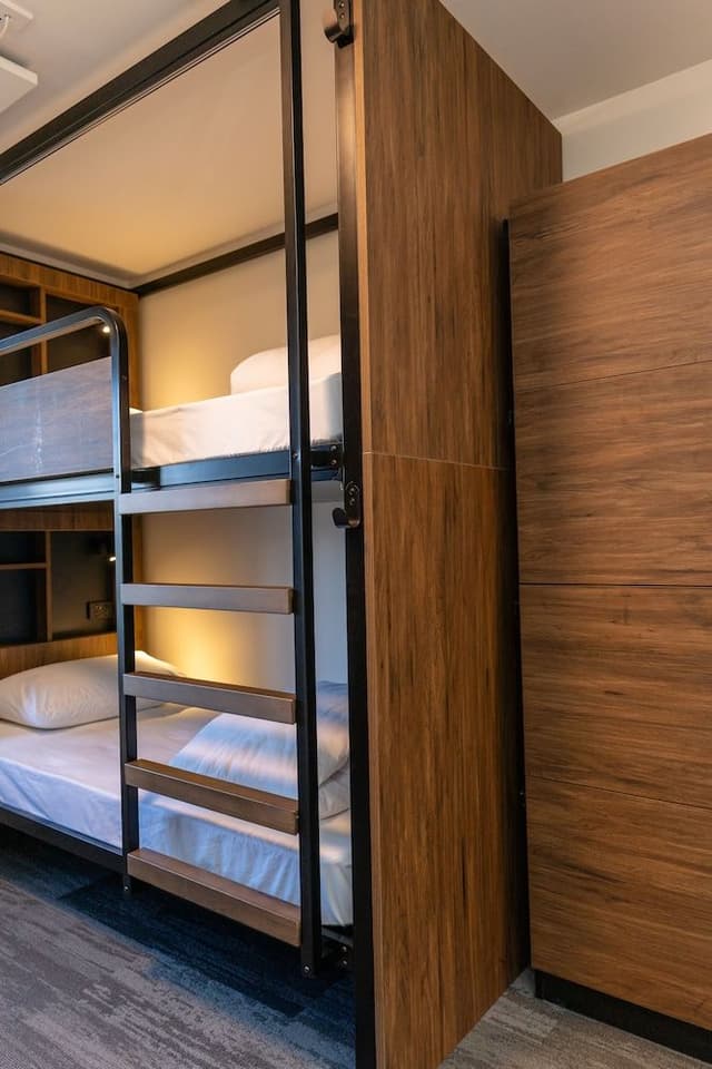 Bed in 6 bed dorm - Ensuite - Female
