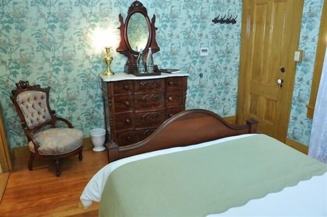 Room, 1 Queen Bed, Balcony, Courtyard View (Estudillo)