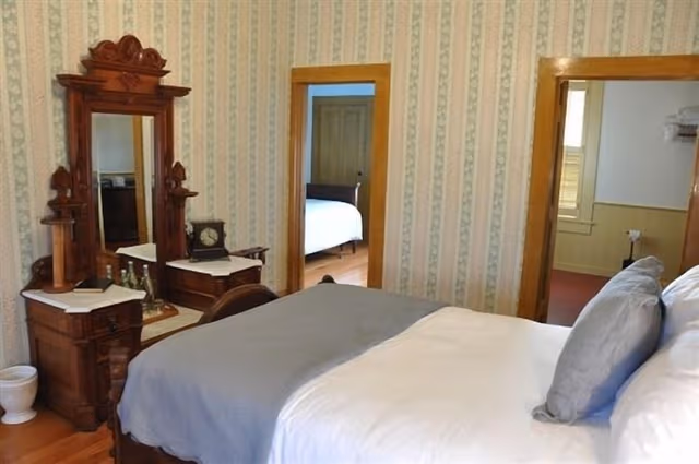 Deluxe Suite, 2 Bedrooms, Connecting Rooms, Garden View (Cauldron Suite)