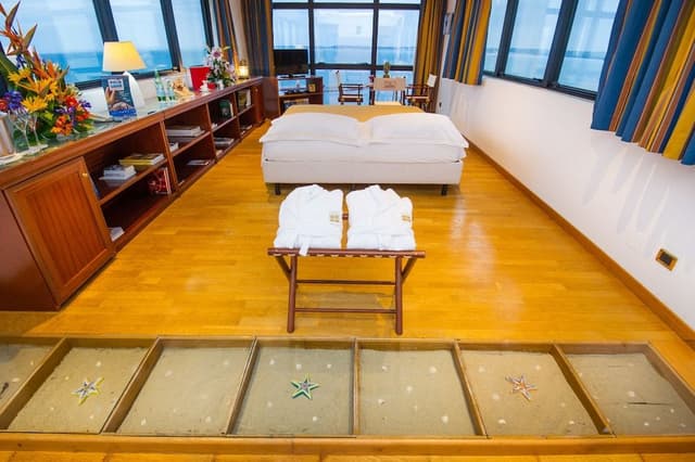 Executive Suite, Sea View