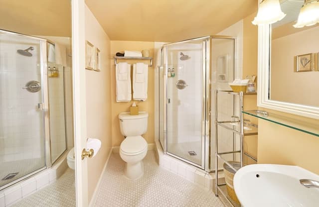 Deluxe Room, 1 Queen Bed, City View