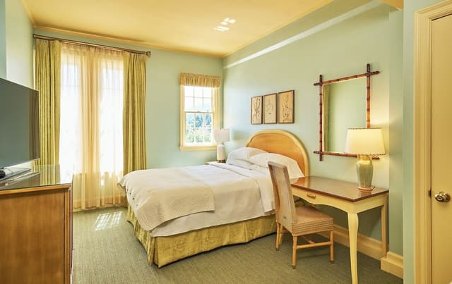 Deluxe Room, 1 Queen Bed, City View