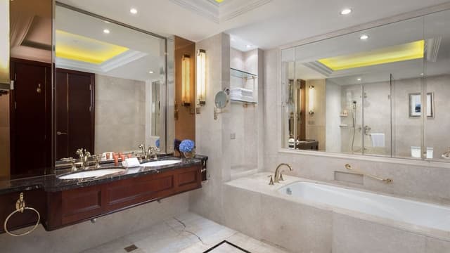 Suite, 2 Bedrooms (Top Floor)