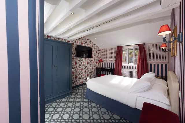 Standard Double Room, Bathtub