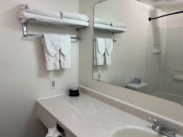 Economy Room, 2 Queen Beds