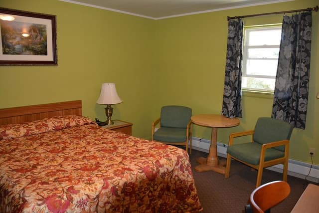 Standard Room, 1 Queen Bed