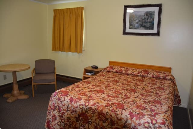 Standard Room, 1 Queen Bed