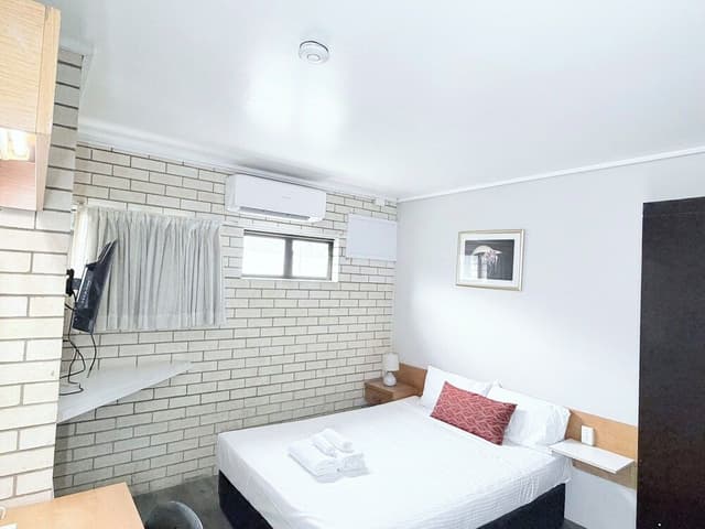 Basic Double Room, 1 Queen Bed
