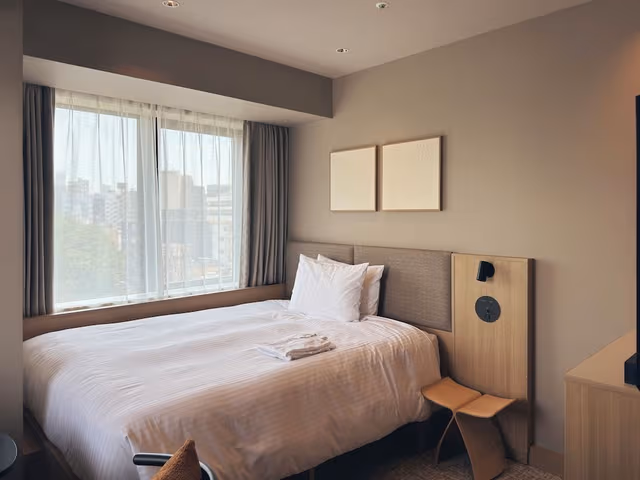 (Non-Smoking) Corner Moderate Single Room (Room 8) (Renovated)