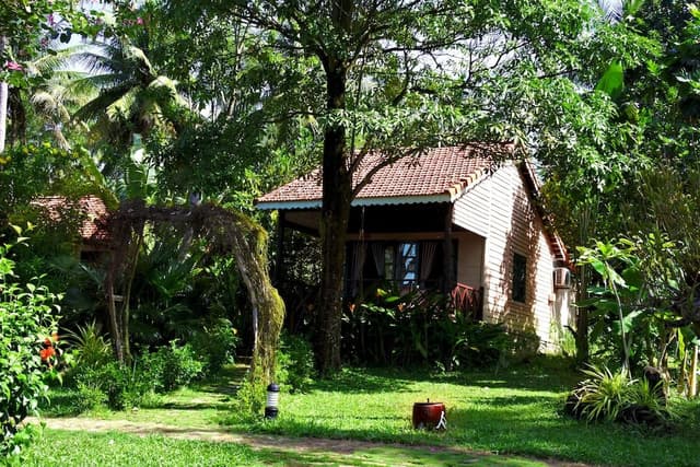 Classic Bungalow, Garden View