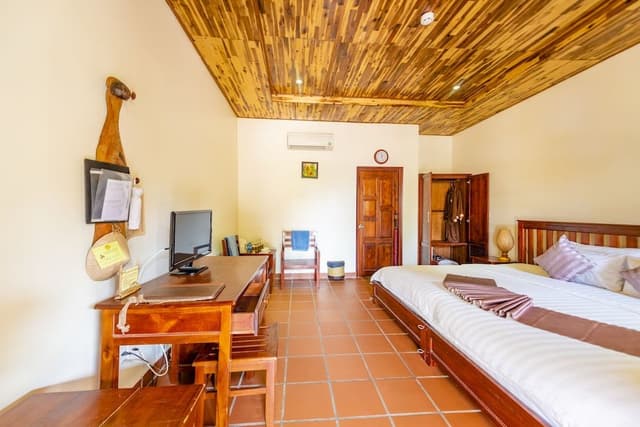 Deluxe Room, Partial Sea View