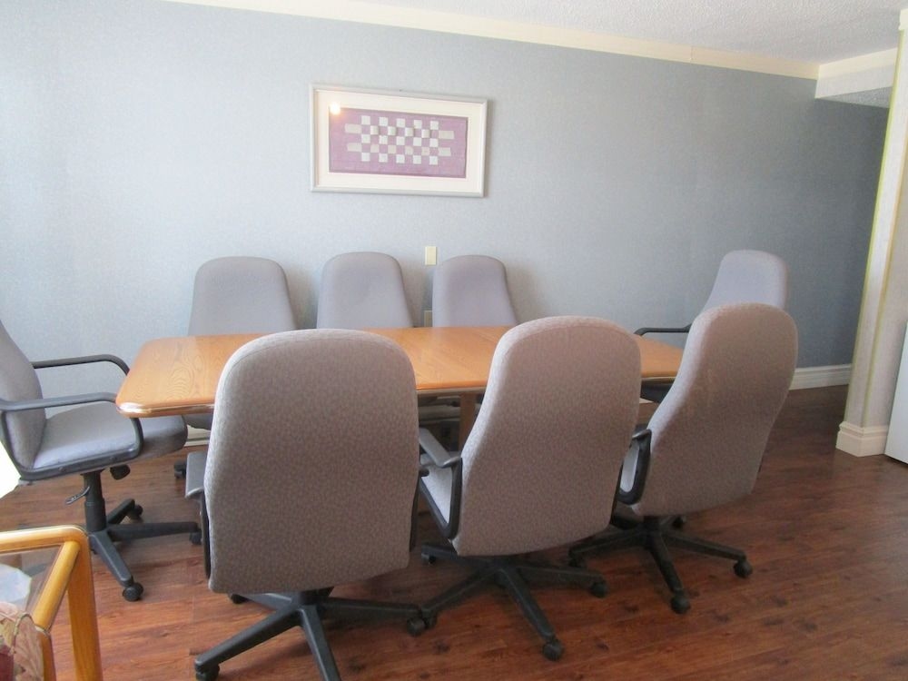 Claymore Inn and Suites2