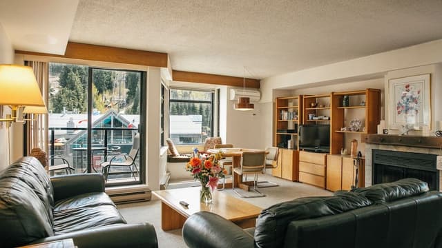 Suite 305, Two Bedrooms, Bronze