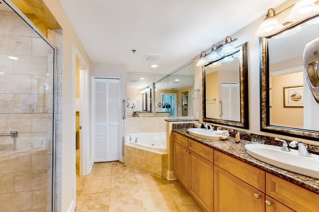 Condo, 4 Bedrooms