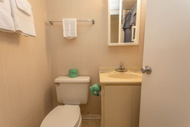 Condo, 2 Bedrooms