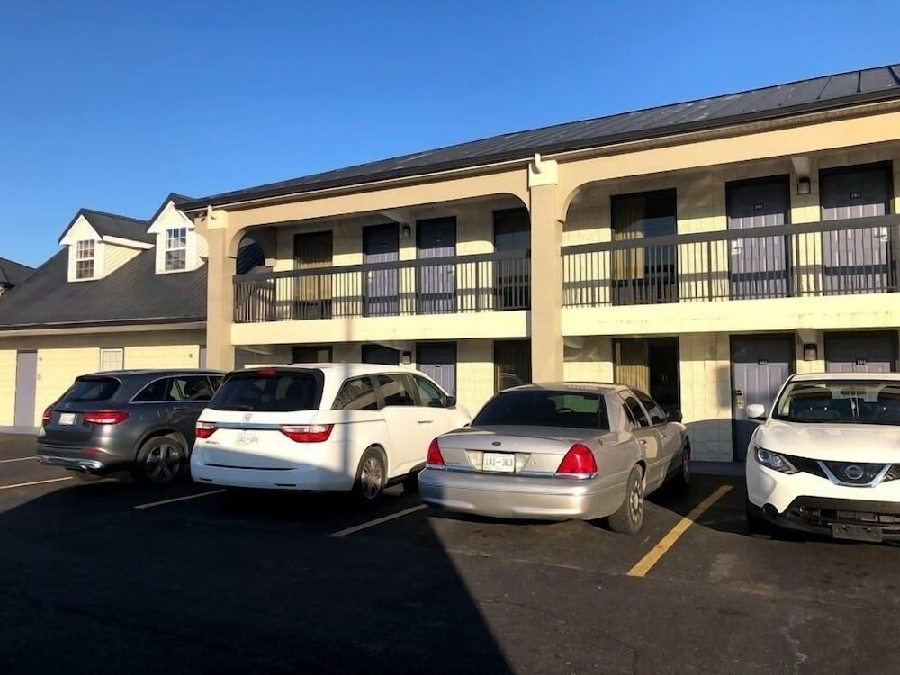 Legacy Inn - Gallatin3
