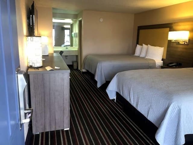 Classic Room, 2 Queen Beds, Smoking