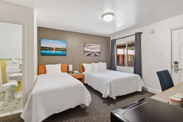 Standard Room, 1 Twin and 1 Double