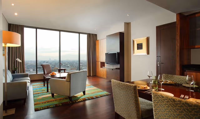 KING JUNIOR SUITE WITH LOUNGE ACCESS