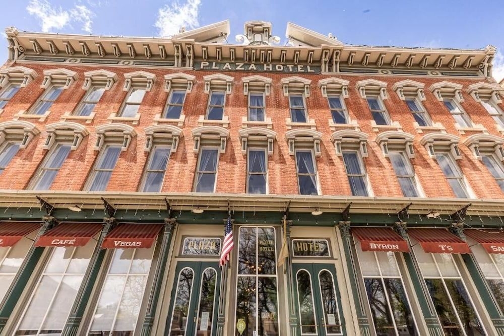Historic Plaza Hotel1