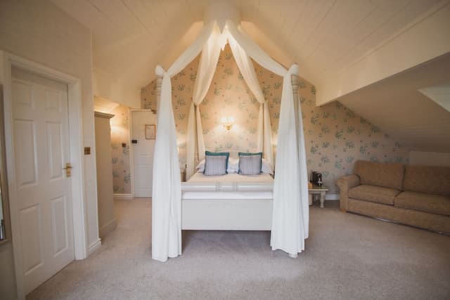 Double Room (4 poster Lake View)