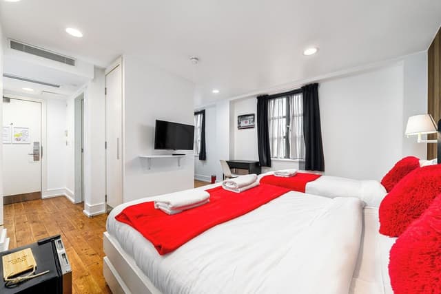Classic Triple Room, Ensuite