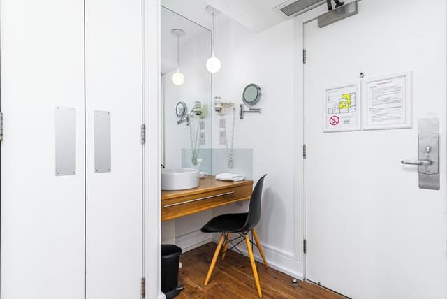 Superior Twin Room, Ensuite, City View (Premier Twin Room)