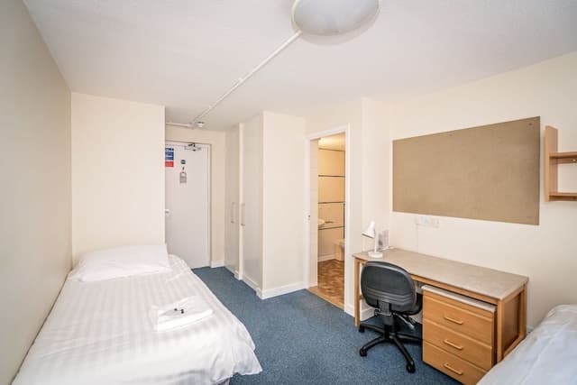 Basic Twin Room, 2 Twin Beds, Ensuite