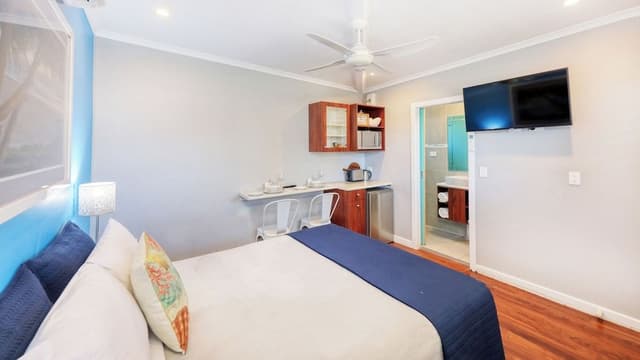 Deluxe Queen Room