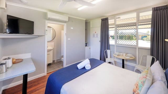 Standard Queen Room