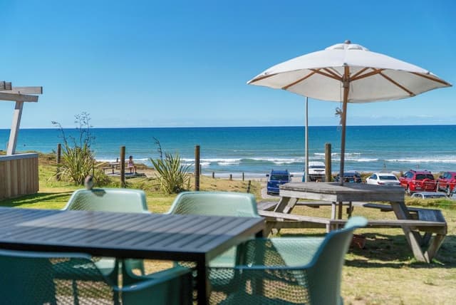 Deluxe Holiday Unit (1BR)