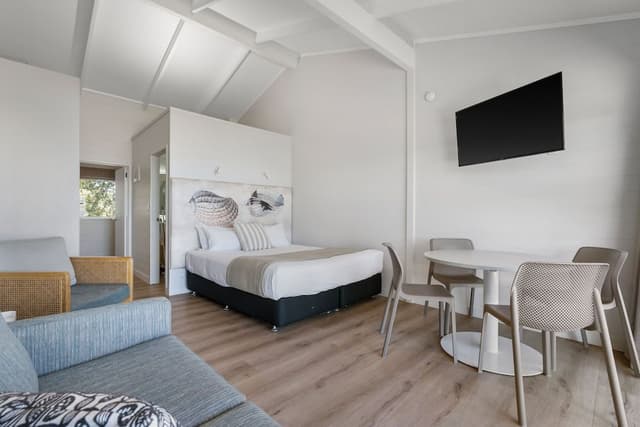 Deluxe Holiday Unit (1BR)