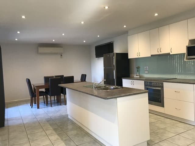 Deluxe Townhome, 3 Bedrooms, 2 Bathrooms