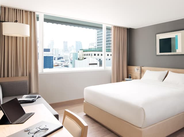 Deluxe King Room