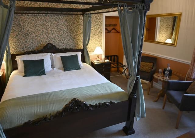 Honeymoon Double Room (4 Poster Bed)