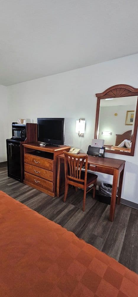 Standard Room, 1 Queen Bed, Non Smoking