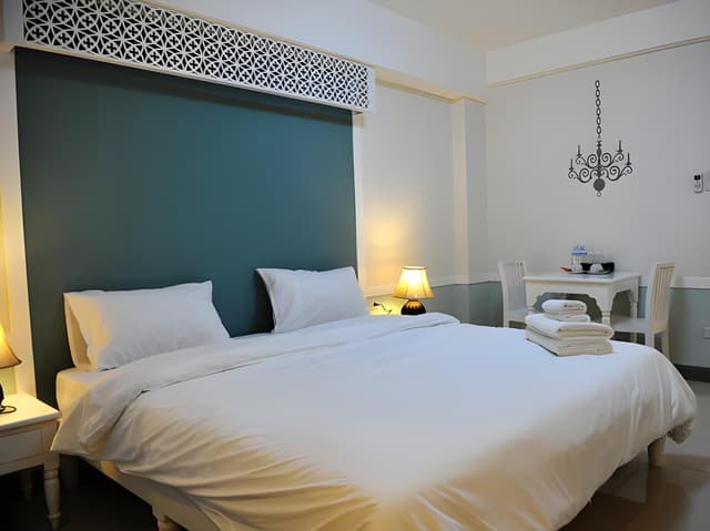 Studio King bed