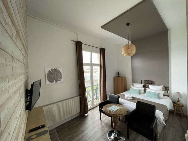 Family Room, Multiple Beds, River View