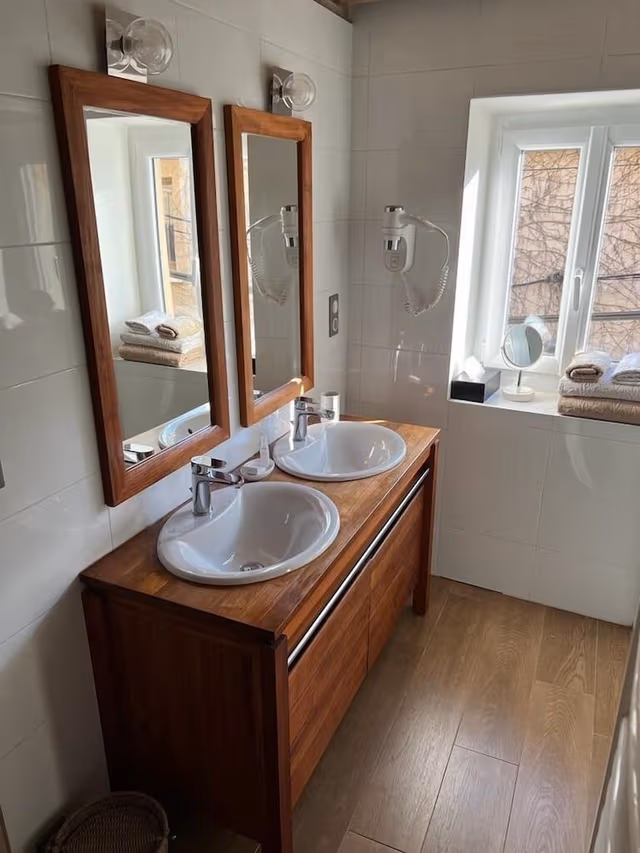 Double Room (Antoinette)