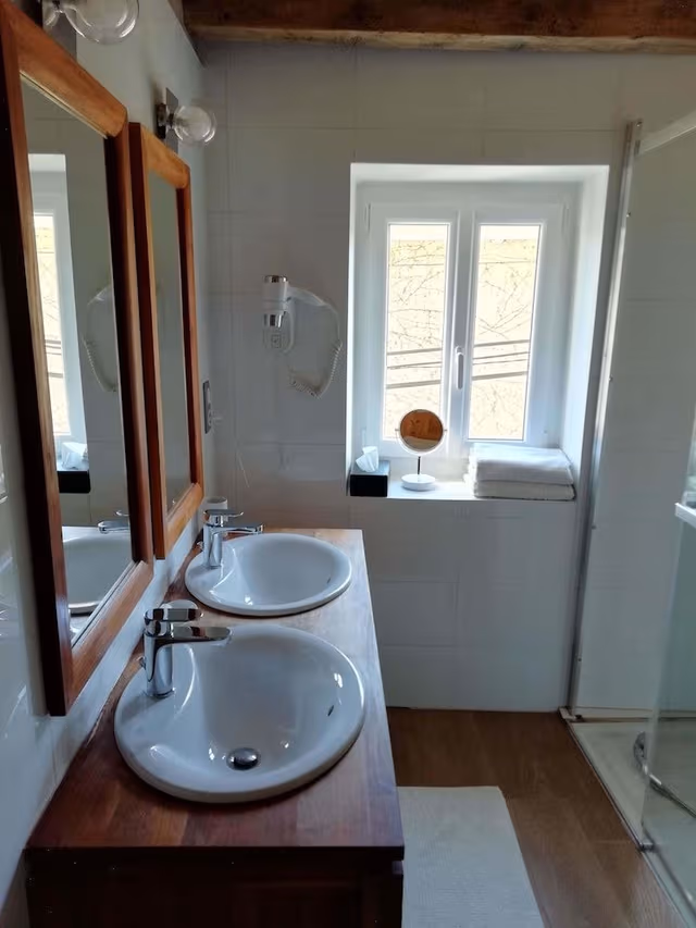 Double Room (Antoinette)